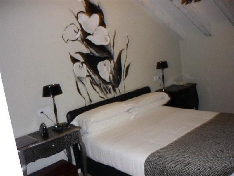 ריבאדסלה Hotel El Jardin De Eugenia מראה חיצוני תמונה